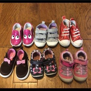 Six pairs of little girl shoes - size 6